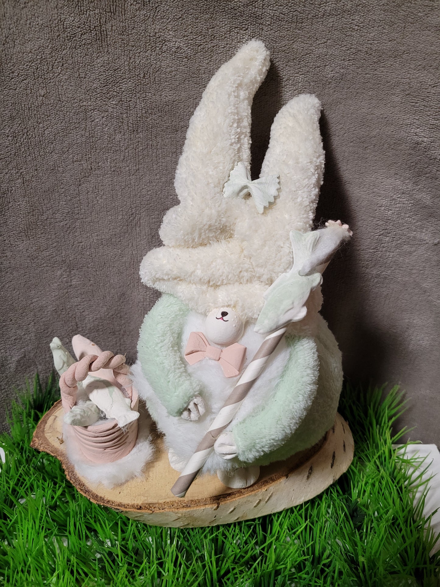 Gnome Lapin sur rondin bois PARG3