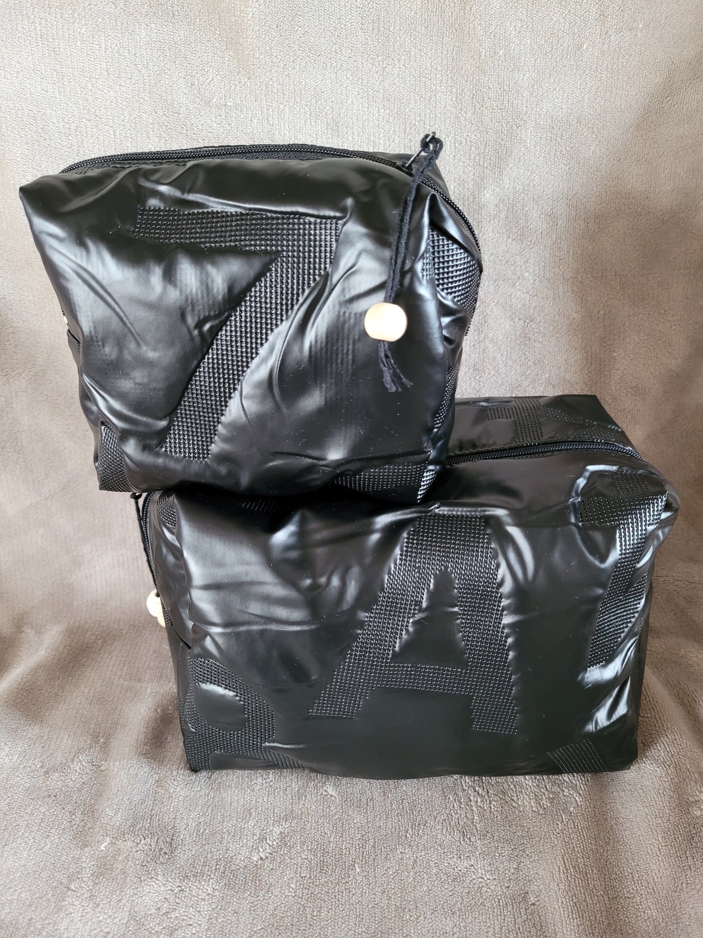 TVD6 Trousses toilette par deux